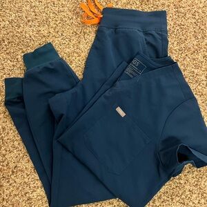 Figs Scrub Set